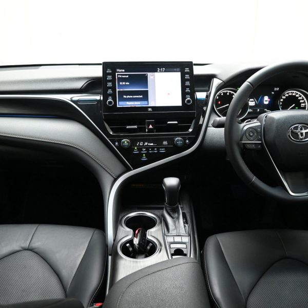 Toyota Camry 2.5 V Auto AT (2022) - Image 11