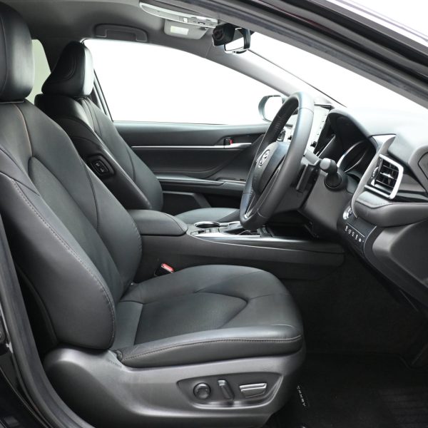 Toyota Camry 2.5 V Auto AT (2022) - Image 12