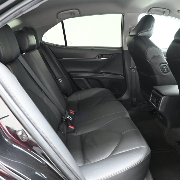 Toyota Camry 2.5 V Auto AT (2022) - Image 14