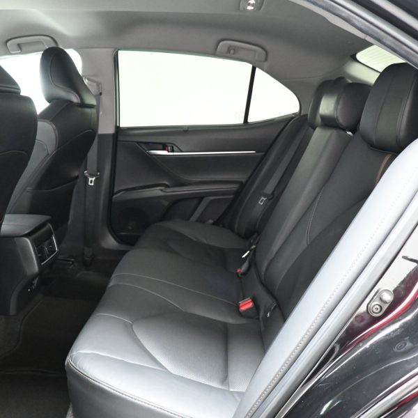 Toyota Camry 2.5 V Auto AT (2022) - Image 15