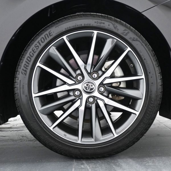 Toyota Camry 2.5 V Auto AT (2022) - Image 7