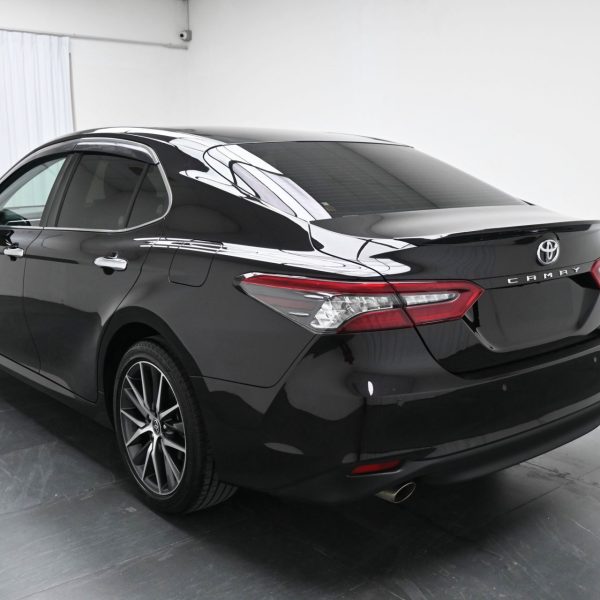 Toyota Camry 2.5 V Auto AT (2022) - Image 8