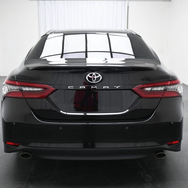 Toyota Camry 2.5 V Auto AT (2022) - Image 9
