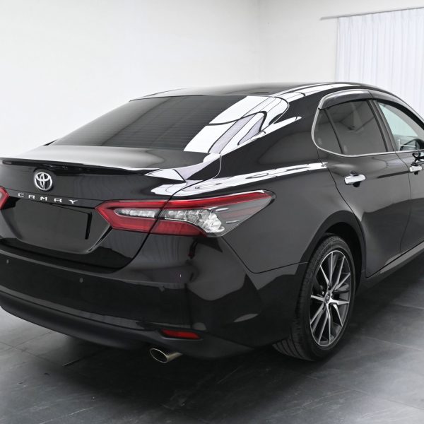 Toyota Camry 2.5 V Auto AT (2022) - Image 10