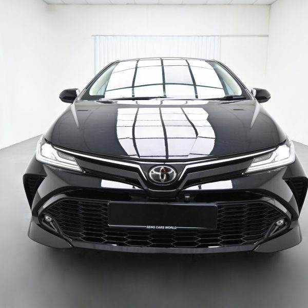 Toyota Corolla Altis 1.8 G Facelift Auto AT (2023) - Image 2