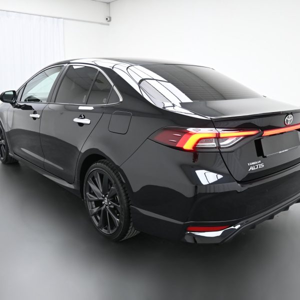 Toyota Corolla Altis 1.8 G Facelift Auto AT (2023) - Image 11