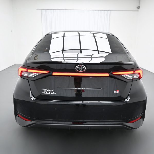 Toyota Corolla Altis 1.8 G Facelift Auto AT (2023) - Image 12