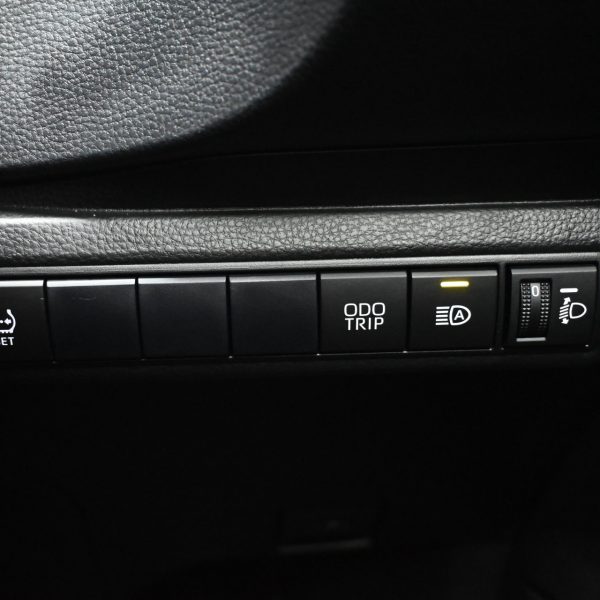 Toyota Corolla Altis 1.8 G Facelift Auto AT (2023) - Image 8