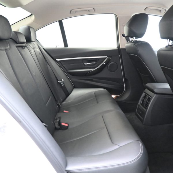BMW 318I F30 Sedan 4dr 318i Luxury AT (2018) - Image 13