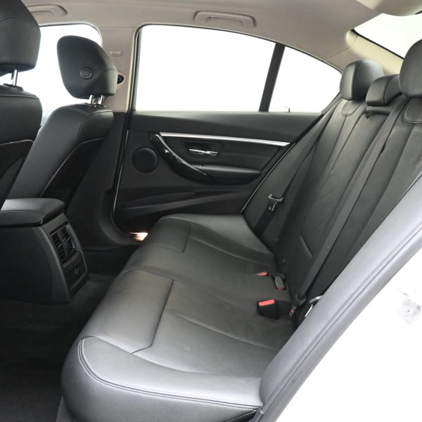 BMW 318I F30 Sedan 4dr 318i Luxury AT (2018) - Image 14