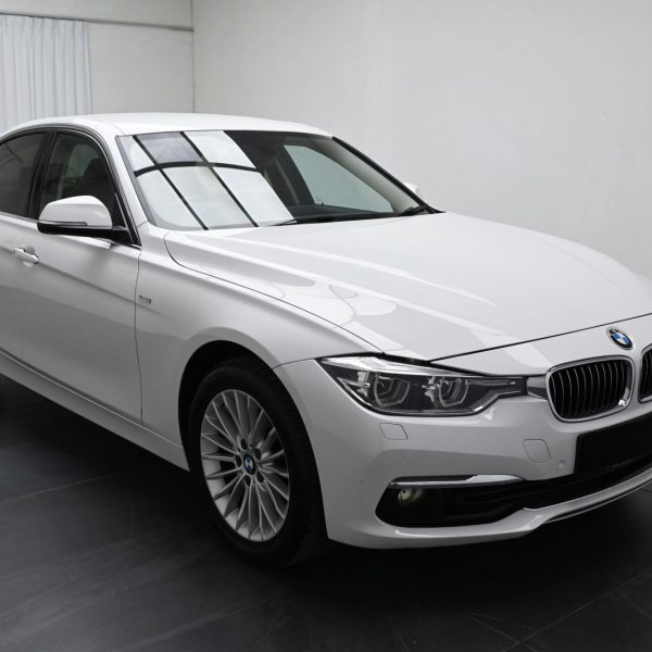BMW 318I F30 Sedan 4dr 318i Luxury AT (2018) - Image 3