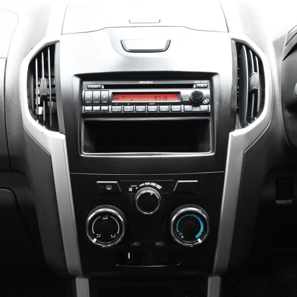 Isuzu D-MAX RT-50 Pickup 4dr DCab Man 5sp 4X2 2.5DDiT MT (2016) - Image 12