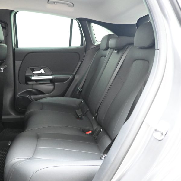 Mercedes-Benz GLA200 1.3 AT (2024) - Image 17