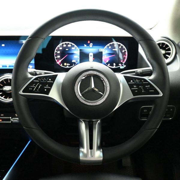 Mercedes-Benz GLA200 1.3 AT (2024) - Image 5