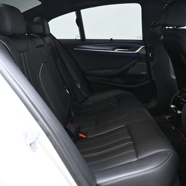 BMW 530I G30 2.0 M Sport AT (2022) - Image 16