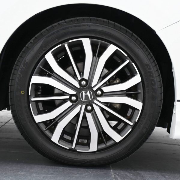 Honda City GM6 Sedan 4dr V i-VTEC CVT 7sp FWD 1.5i AT (2017) - Image 5