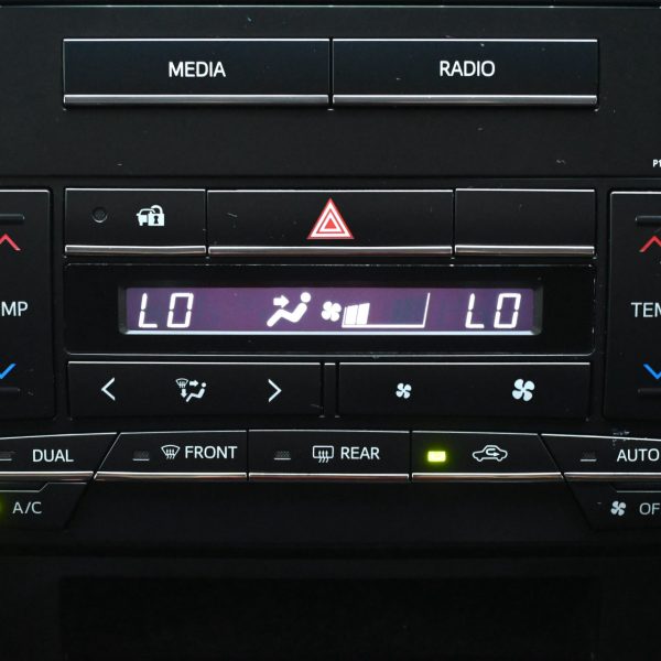 Toyota Camry XV50 Sedan 4dr E SA 6sp FWD 2.0Di AT (2015) - Image 15