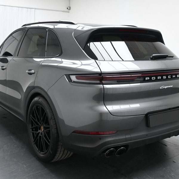 Porsche Cayenne 3 AT (2023) - Image 11