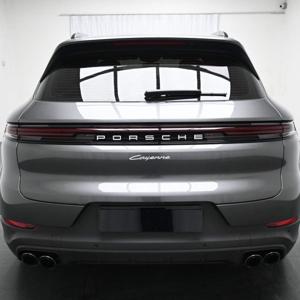 Porsche Cayenne 3 AT (2023) - Image 12
