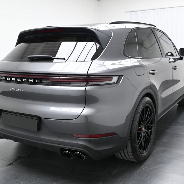 Porsche Cayenne 3 AT (2023) - Image 13