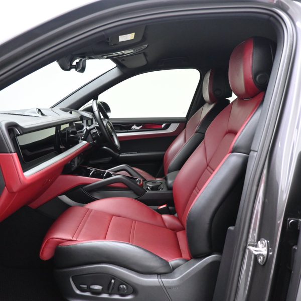 Porsche Cayenne 3 AT (2023) - Image 16