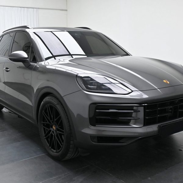 Porsche Cayenne 3 AT (2023) - Image 3