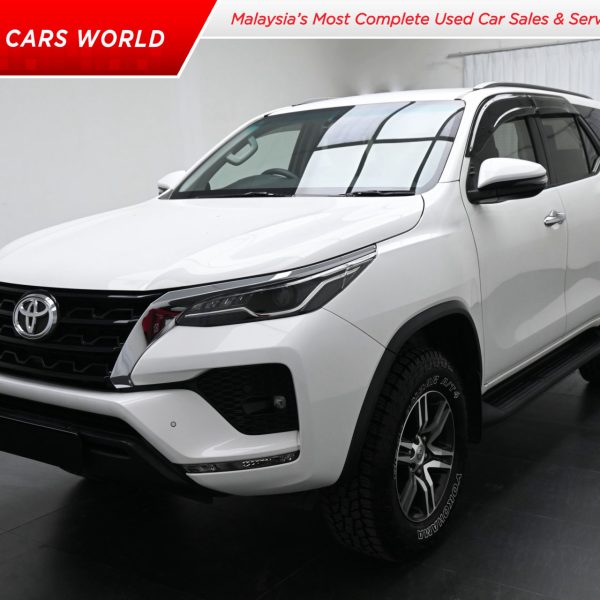 Toyota Fortuner 2.4 AT 4X4 AT (2022) - Image 1