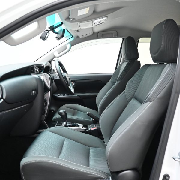 Toyota Fortuner 2.4 AT 4X4 AT (2022) - Image 13