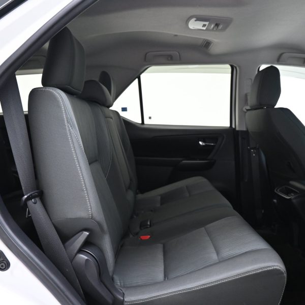 Toyota Fortuner 2.4 AT 4X4 AT (2022) - Image 14
