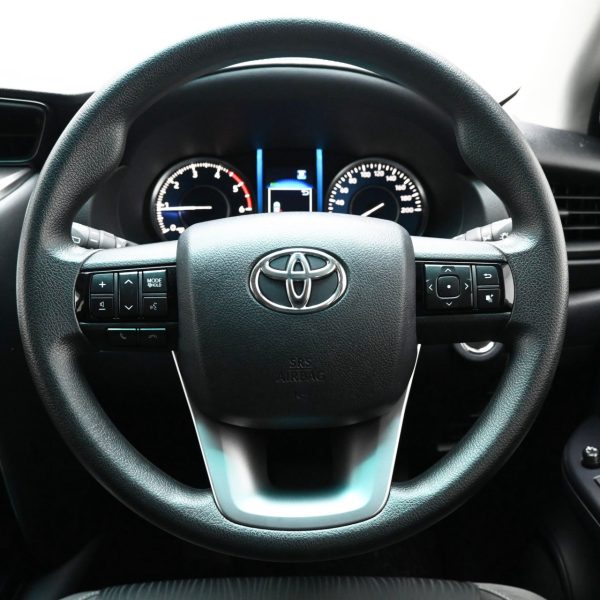 Toyota Fortuner 2.4 AT 4X4 AT (2022) - Image 4
