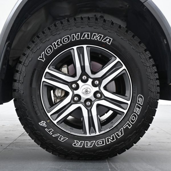 Toyota Fortuner 2.4 AT 4X4 AT (2022) - Image 7