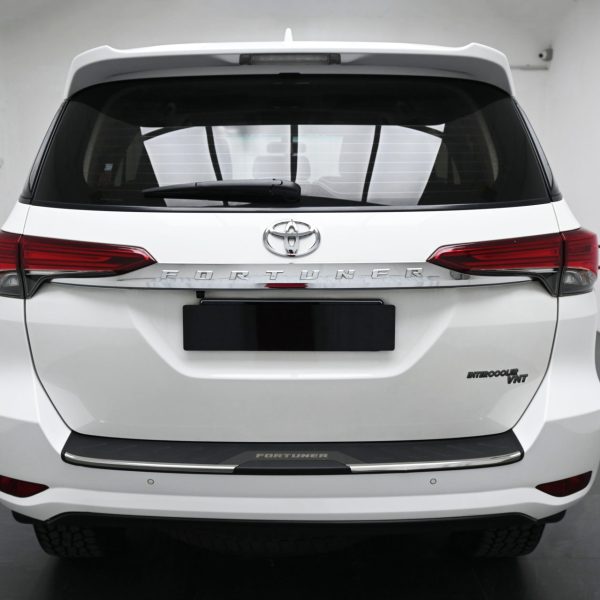 Toyota Fortuner 2.4 AT 4X4 AT (2022) - Image 9