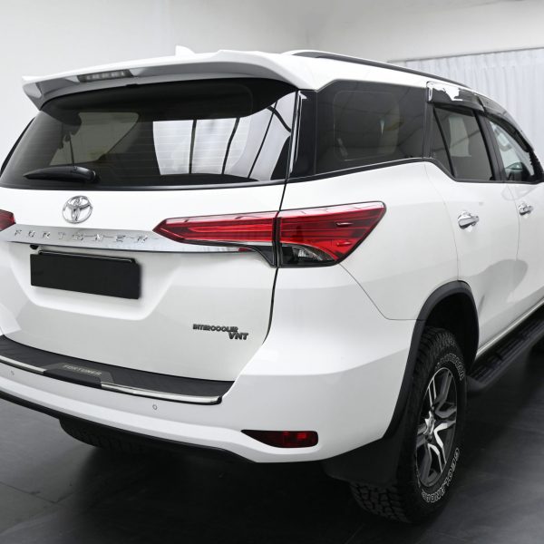 Toyota Fortuner 2.4 AT 4X4 AT (2022) - Image 10