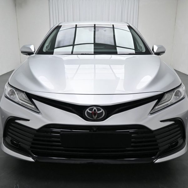 Toyota Camry 2.5 V Auto AT (2022) - Image 2