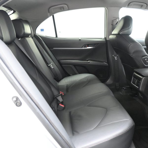 Toyota Camry 2.5 V Auto AT (2022) - Image 14