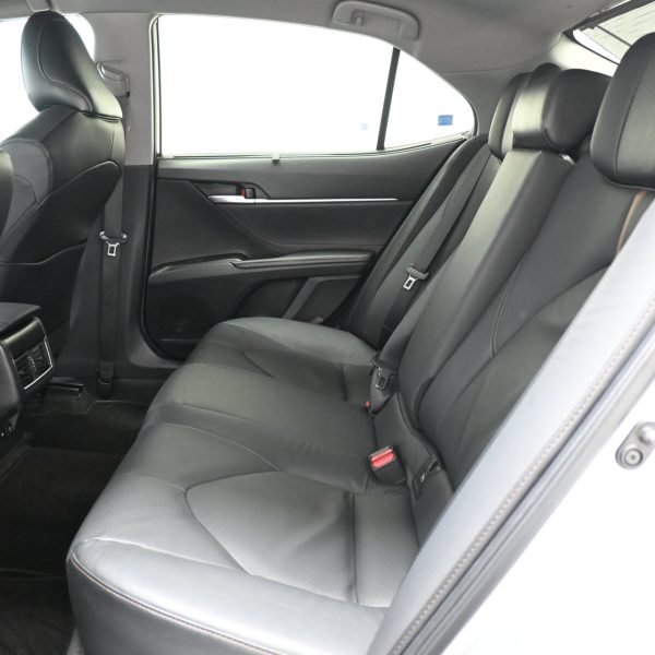 Toyota Camry 2.5 V Auto AT (2022) - Image 15