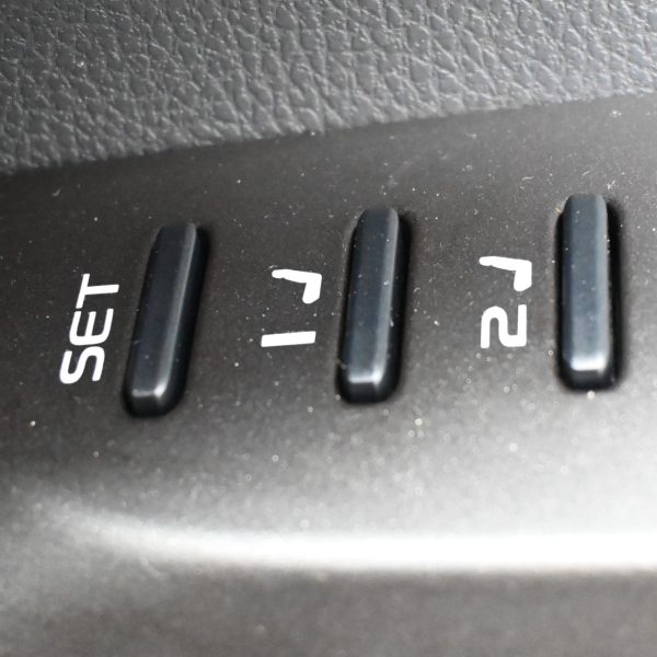 Toyota Camry 2.5 V Auto AT (2022) - Image 16