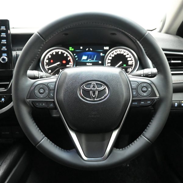 Toyota Camry 2.5 V Auto AT (2022) - Image 19