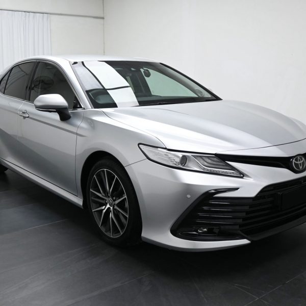 Toyota Camry 2.5 V Auto AT (2022) - Image 3