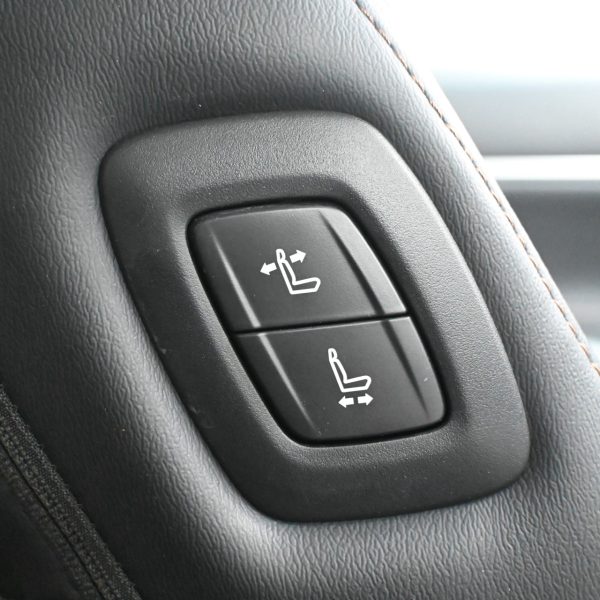 Toyota Camry 2.5 V Auto AT (2022) - Image 4