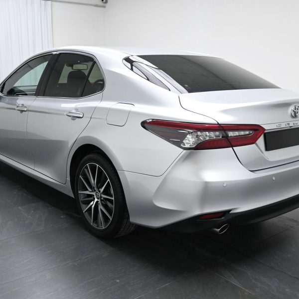 Toyota Camry 2.5 V Auto AT (2022) - Image 8