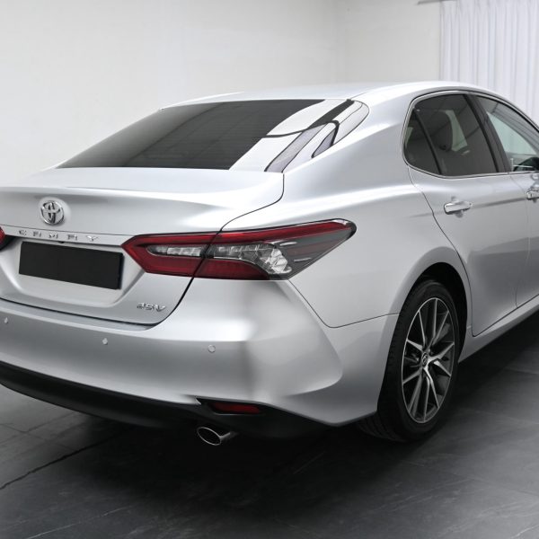 Toyota Camry 2.5 V Auto AT (2022) - Image 10