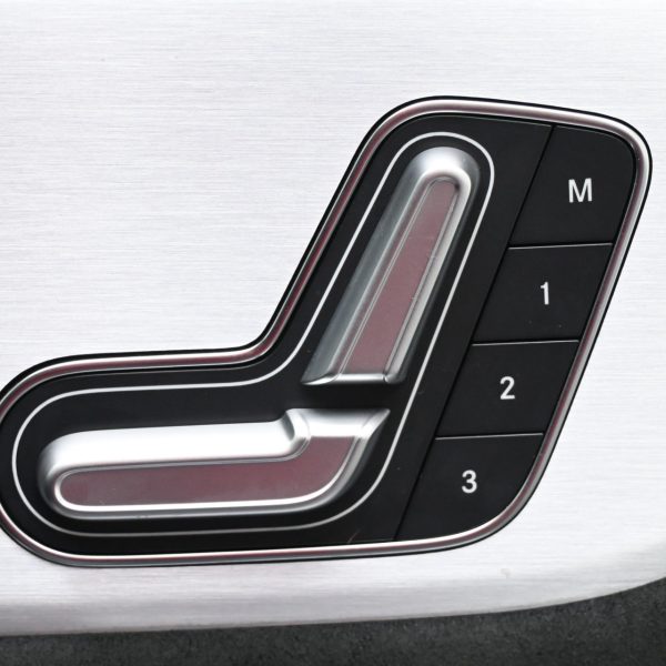 Mercedes-Benz GLA250 2 AT (2021) - Image 18