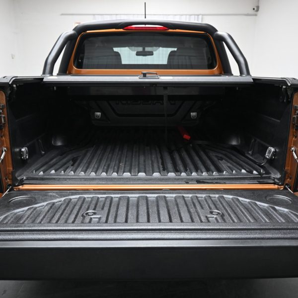 Nissan Navara D23 Pickup 4dr DCab NP300 VL SA 7sp 4WD 2.5DDiT AT (2018) - Image 4