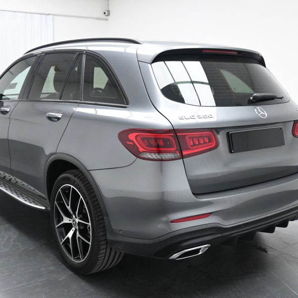 Mercedes-Benz GLC300 2.0 4MATIC AMG AT (2021) - Image 11