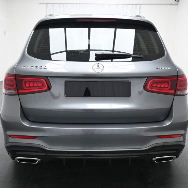 Mercedes-Benz GLC300 2.0 4MATIC AMG AT (2021) - Image 12