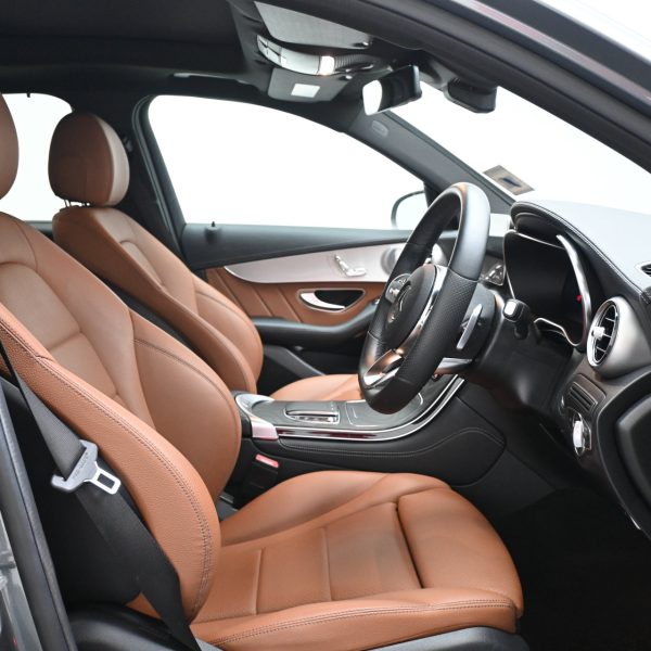 Mercedes-Benz GLC300 2.0 4MATIC AMG AT (2021) - Image 15