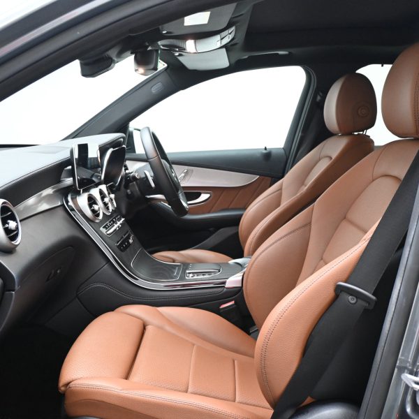 Mercedes-Benz GLC300 2.0 4MATIC AMG AT (2021) - Image 16