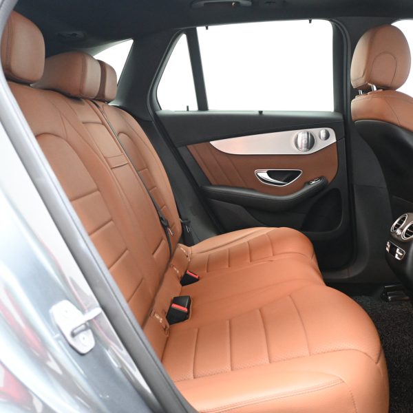 Mercedes-Benz GLC300 2.0 4MATIC AMG AT (2021) - Image 17