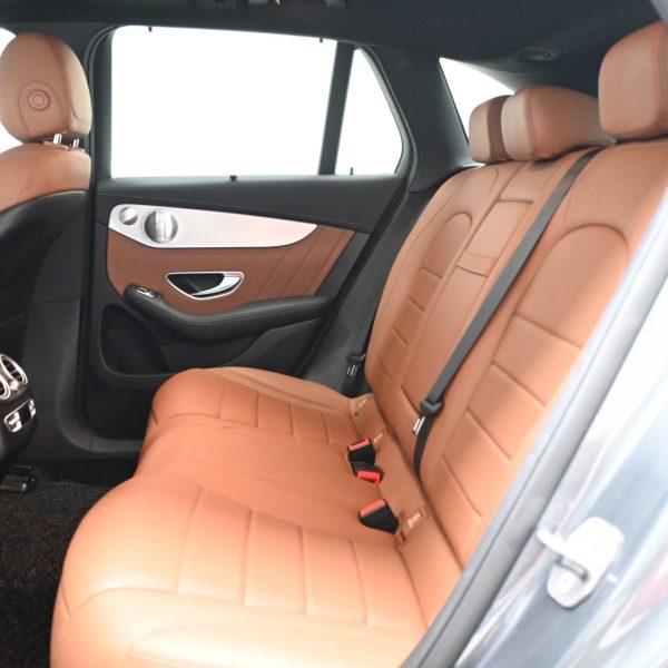 Mercedes-Benz GLC300 2.0 4MATIC AMG AT (2021) - Image 18